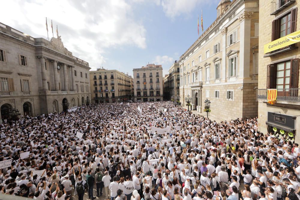 Concentración en Barcelona a favor del diálogo