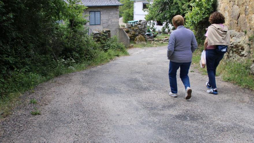 La carretera de Sotillo sigue con &quot;bache sobre bache o agujero sobre agujero&quot;