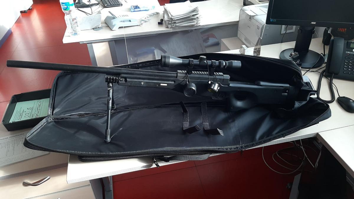Un fals franctirador i un kalaixnikov de joguina activen dos operacions antiterroristes a Barcelona