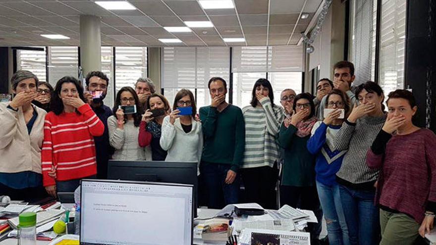 Llamamiento a los periodistas a subir fotos con la boca tapada por la libertad de prensa
