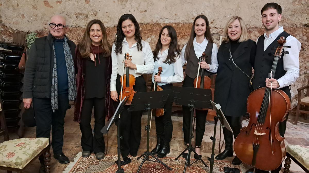 El Cuarteto Sorolla posa junto a la familia López-Peidro.