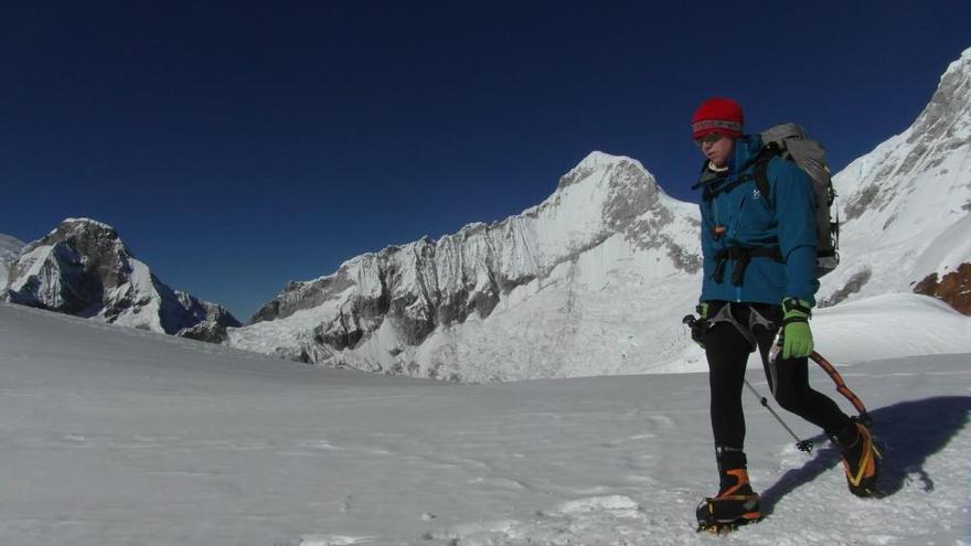 Juan Diego Amador llega a la cumbre Pico Islas Canarias, en el Himalaya