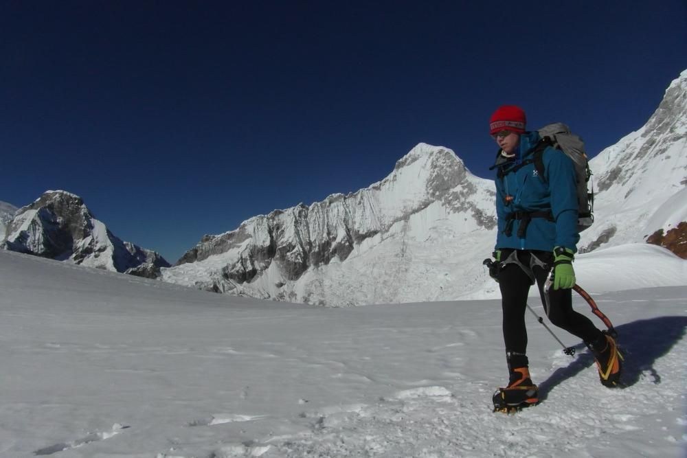 Juan Diego Amador llega a la cumbre Pico Islas Canarias, en el Himalaya