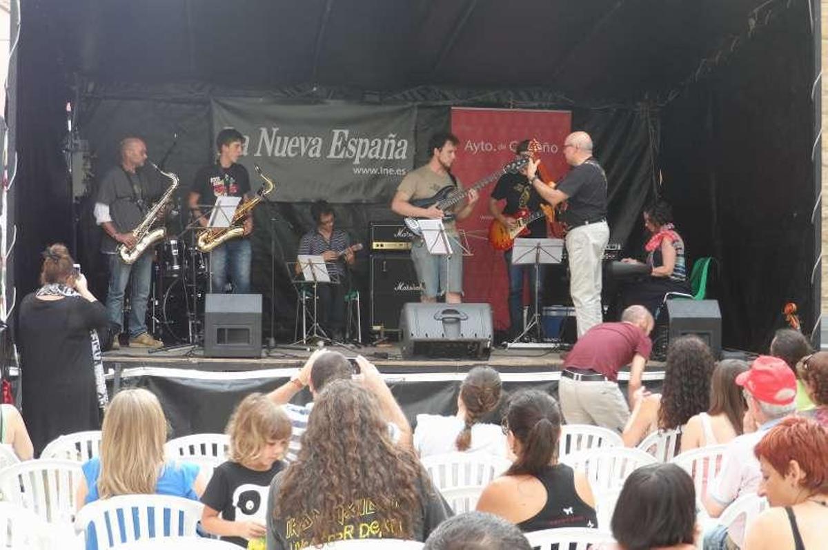 "Cuatro Perros" derrocha talento en la II Semana del jazz de Candás