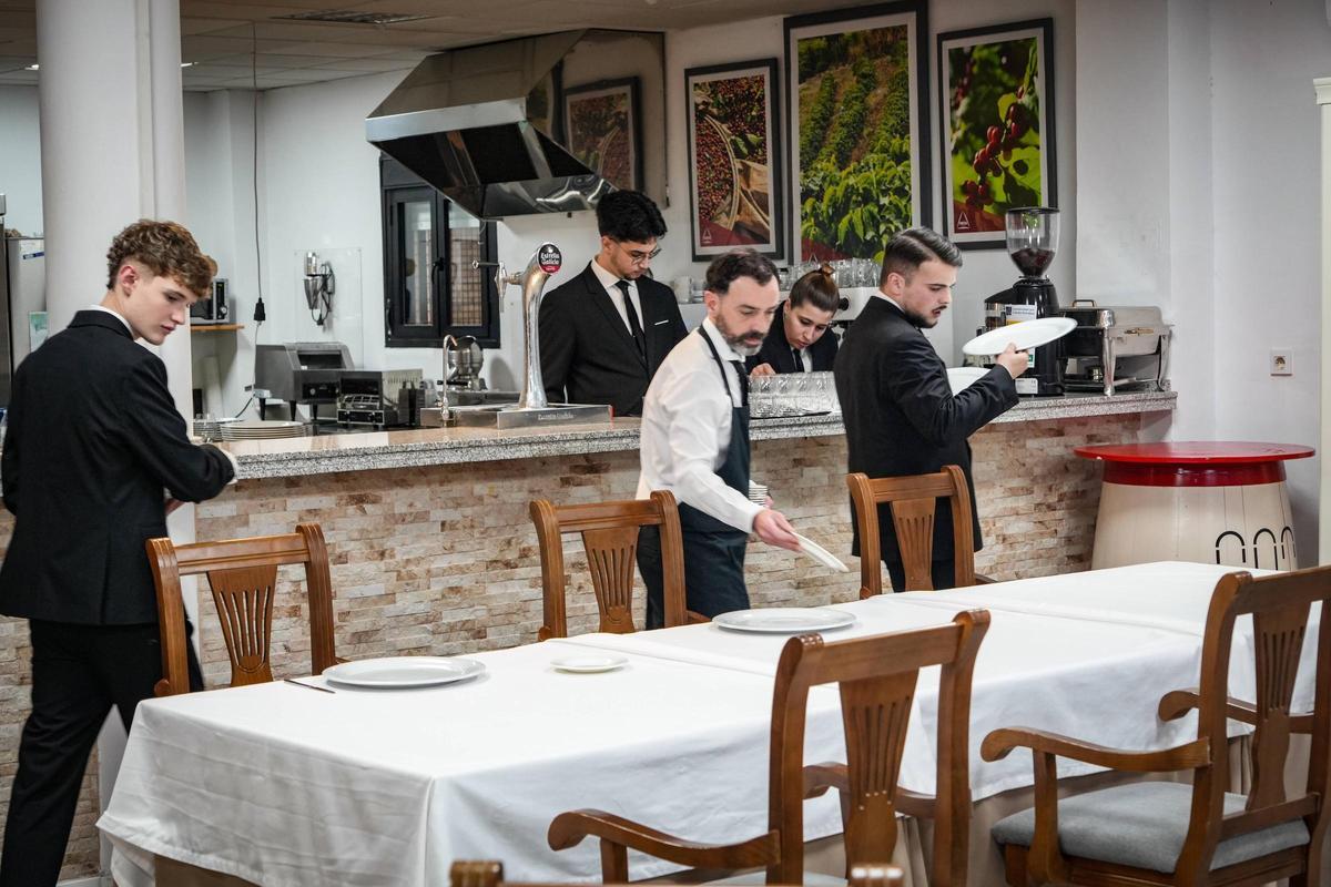 Alumnos del ciclo de cocina del IES San Fernando de Badajoz.