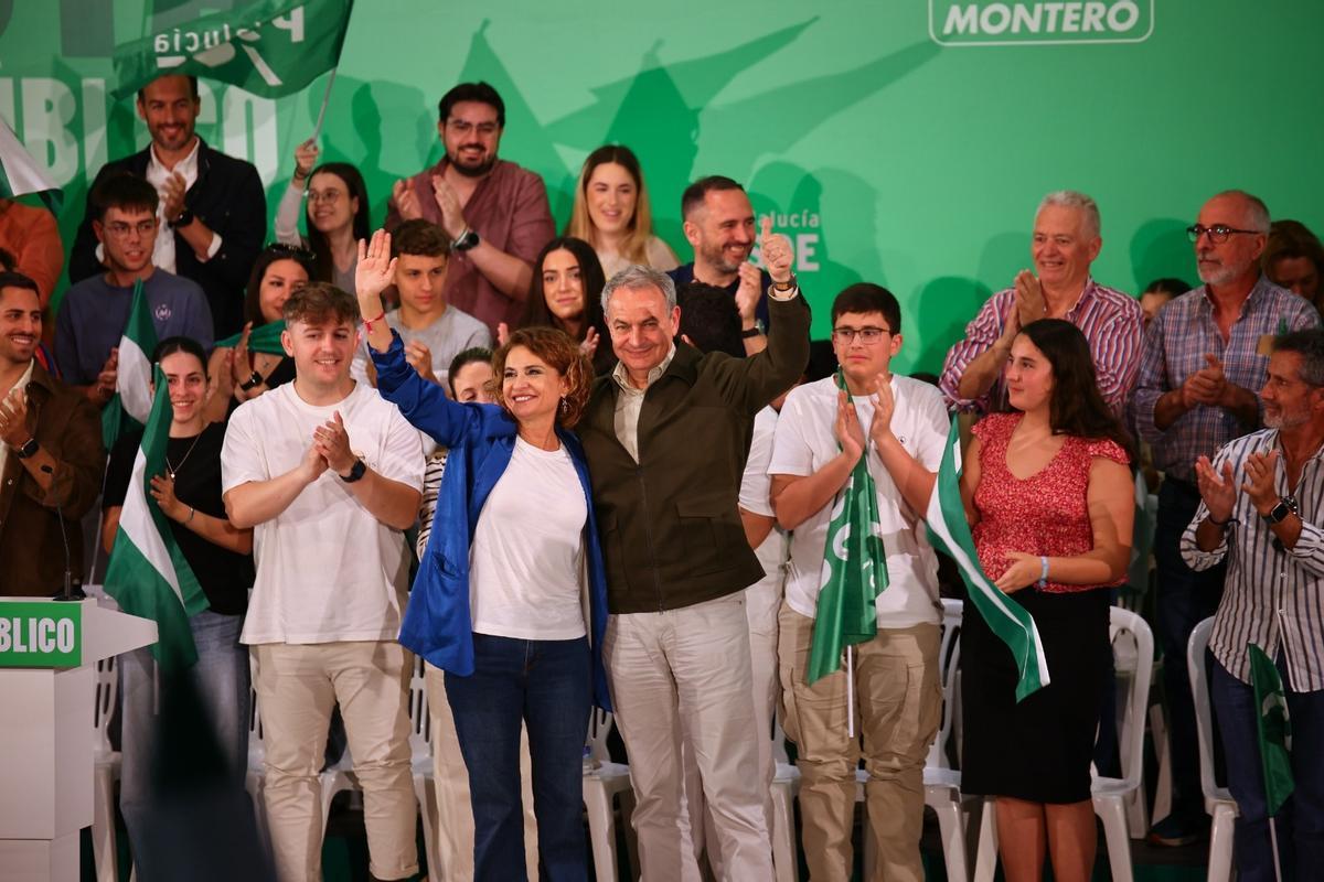 María Jesús Montero y José Luis Rodríguez Zapatero despiden el acto de los socialistas en Hueva.