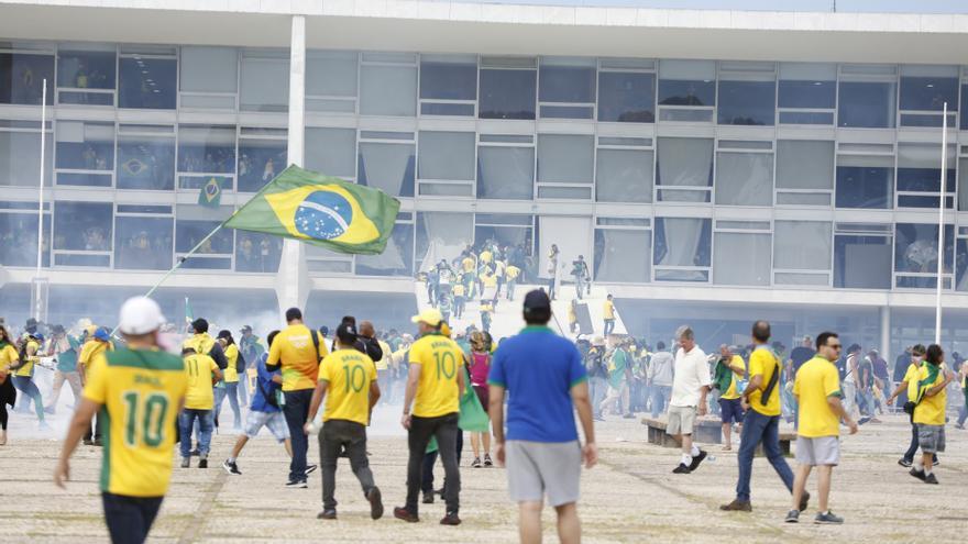 Lo ocurrido en las últimas horas en Brasil recuerda mucho a lo que se vivió hace dos años en Estados Unidos