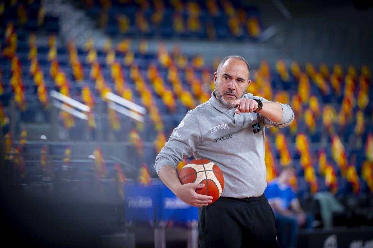 A Chus Mateo le gusta la actitud del equipo y cómo se apoya en los momentos complicados