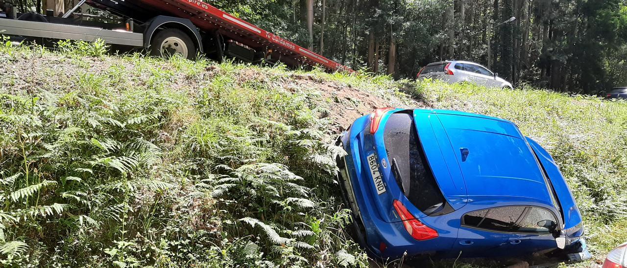 El coche accidentado, hoy en Beluso.