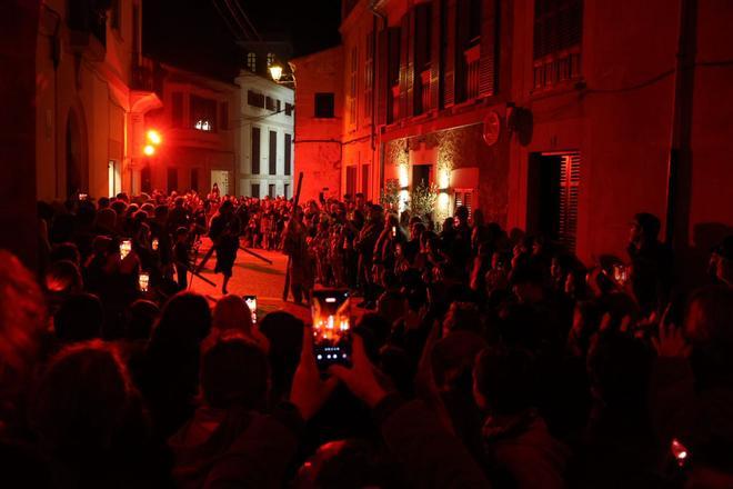 FOTOS | La 'revetla' de Sant Antoni en los pueblos de Mallorca, en imágenes