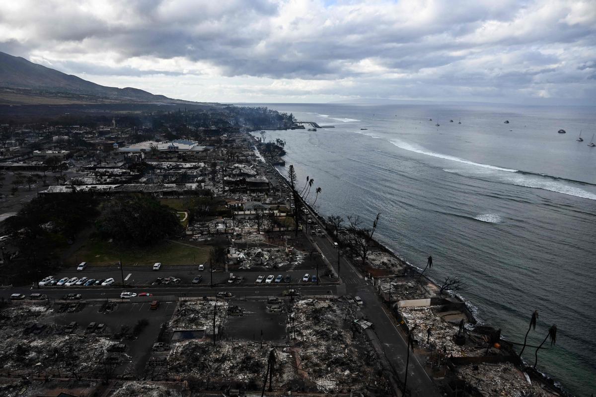 El fuego destruye la localidad de Lahaina, en Hawái