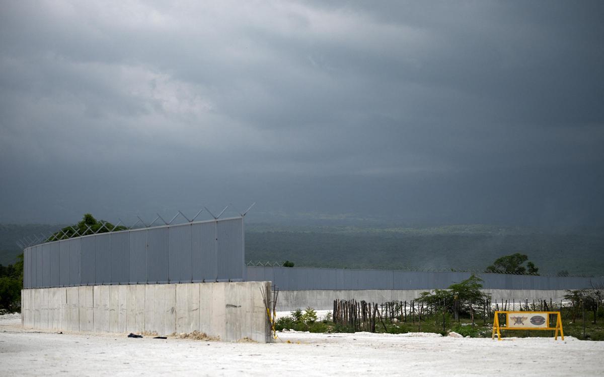 La República Dominicana construye una valla como la de Melilla con participación española