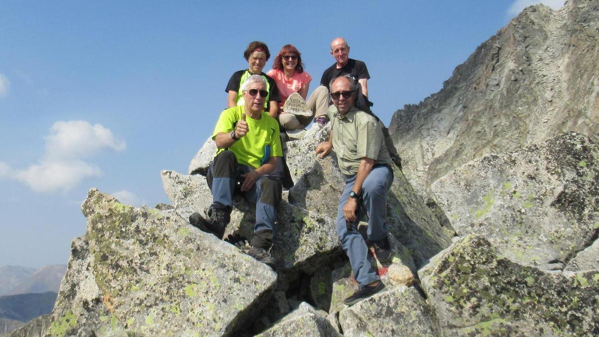 Els excursionistes que van completar la ruta pel Pirineu aragonès