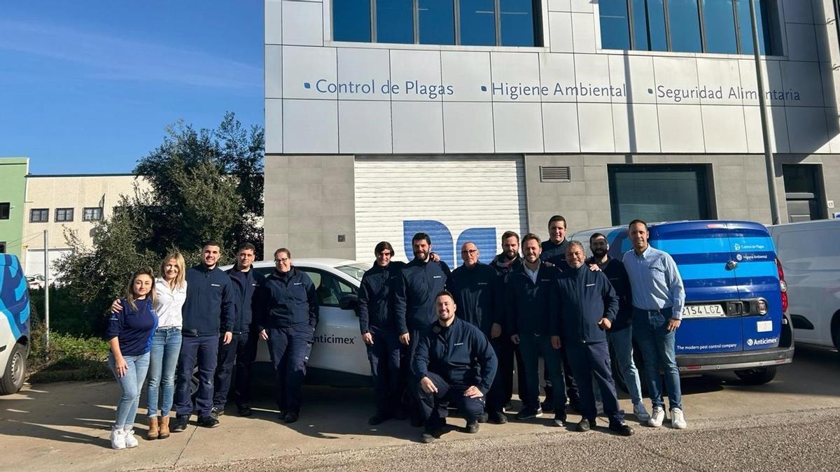 Imagen del equipo de Anticimex Córdoba en sus oficinas.