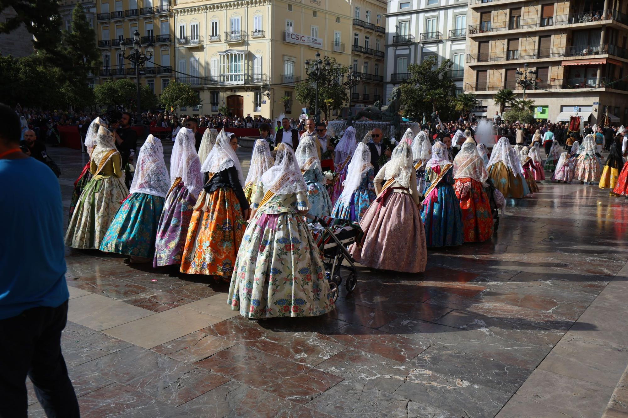 Búscate en el primer de la Ofrenda en la calle de la Paz hasta las 17 horas