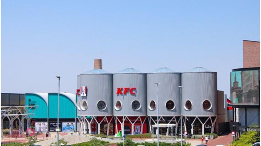 KFC y su famoso pollo frito abren un nuevo restaurante este jueves en La Torre Outlet Zaragoza