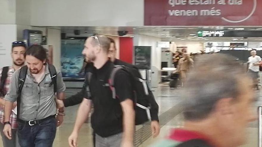 Abucheos a Pablo Iglesias en la estación de Sants de Barcelona