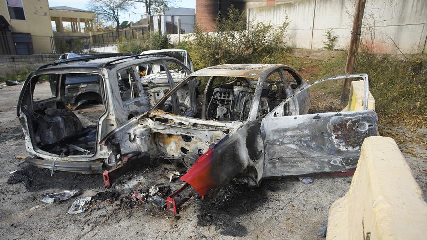 Cremen dos vehicles al barri de la Font de la Pólvora