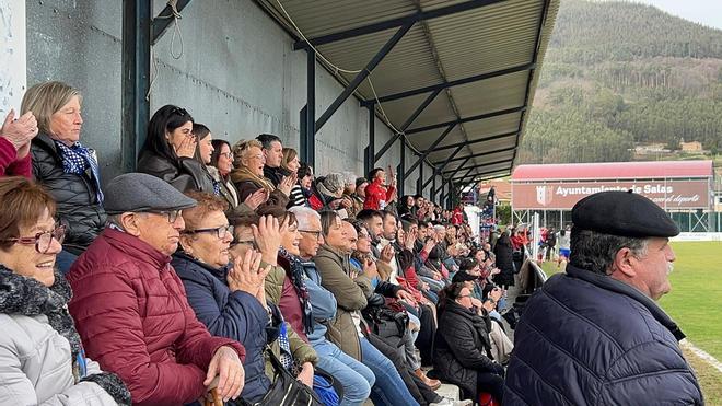 EN IMÁGENES: Así fue el derbi entre Salas y Cornellana, con victoria visitante en el último suspiro