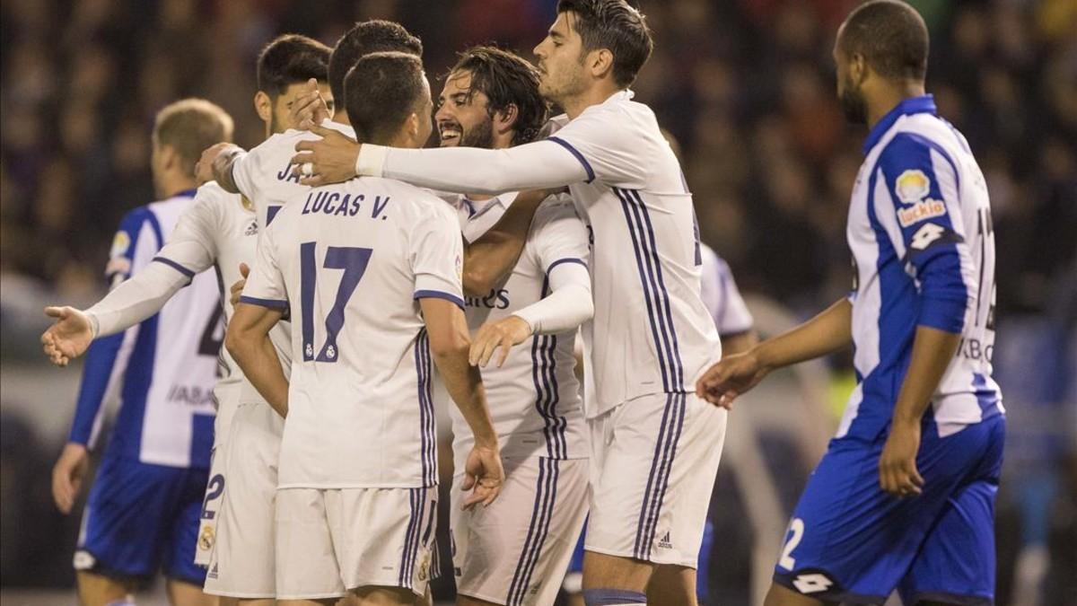 Morata, Isco, Lucas Vázquez, Kovacic y Asensio celebran un gol ante el Deportivo