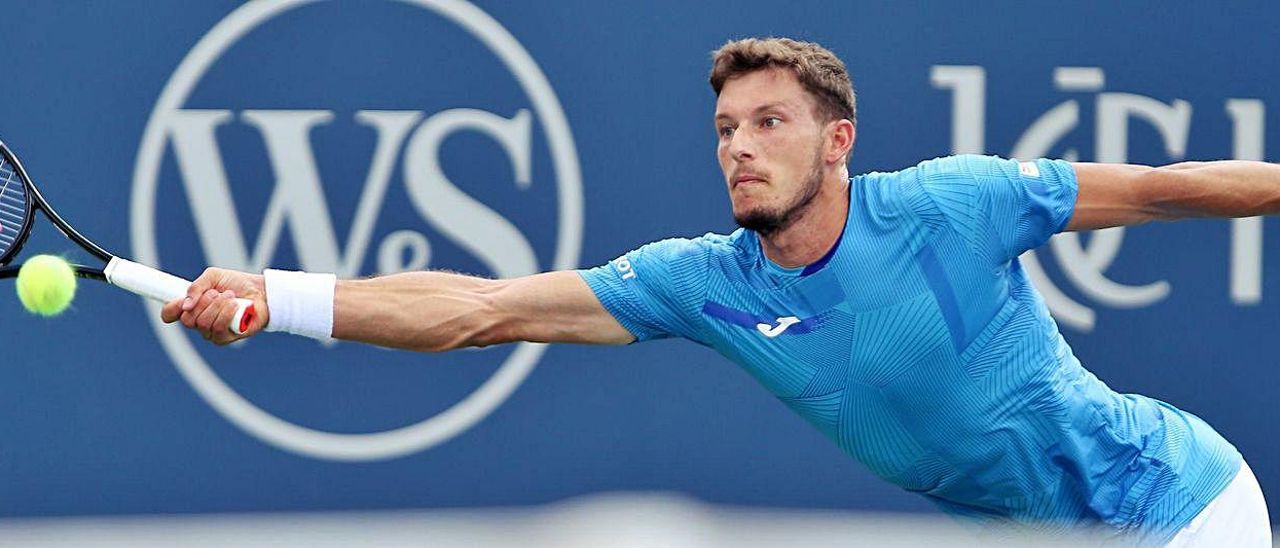 Pablo Carreño trata de alcanzar una bola en el Masters de Cincinnati. | Mark Lyons / Efe