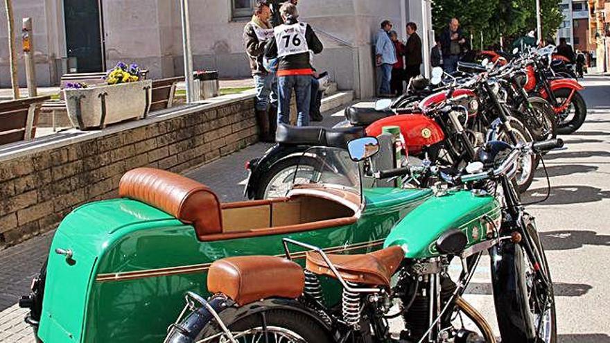 Navarcles va acollir la concentració del Ral·li de Motos Històriques