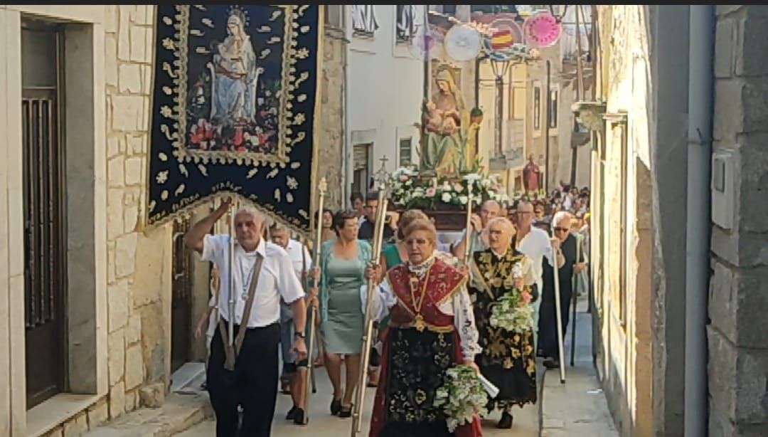 GALERÍA| Traslado de la Virgen de la Bandera en Fermoselle