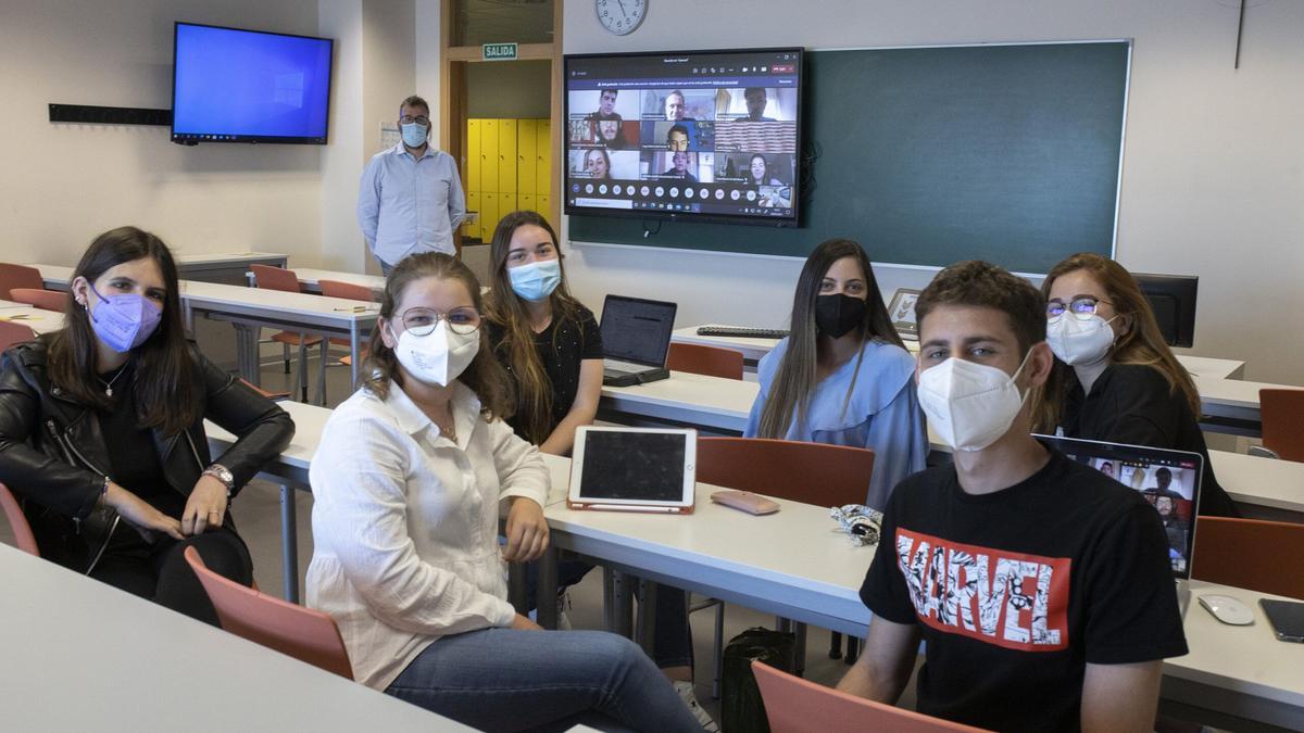 Estudiantes de Magisterio del CEU de Castelló refuerzan su formación a través de proyectos COIL.