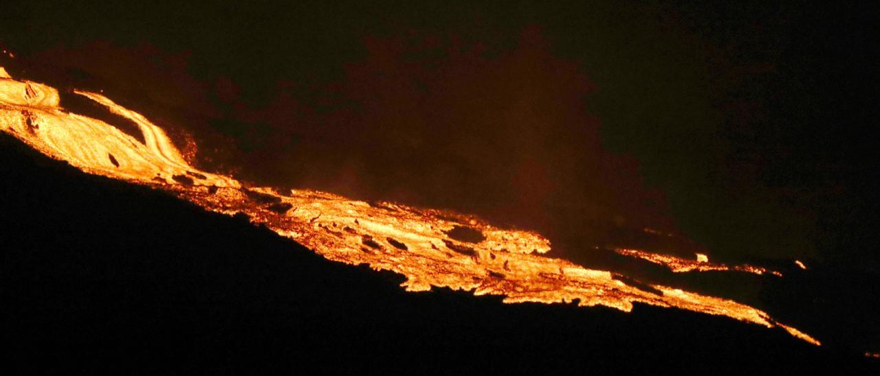 Vuelos cancelados y ferris llenos para salir de La Palma tras el puente