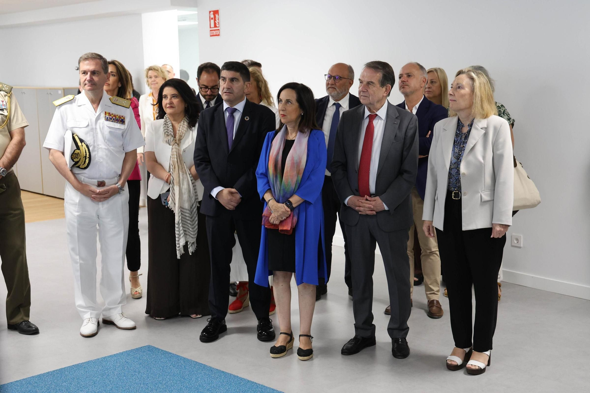 La ministra de Defensa, Margarita Robles, visita la sede de Indra en Vigo