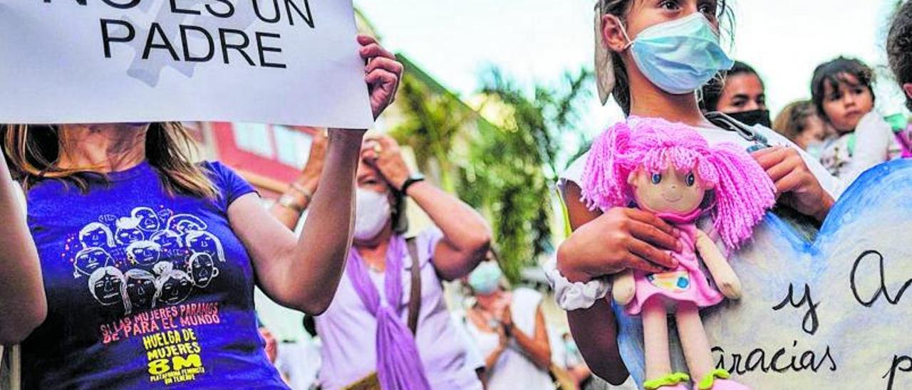 Manifestación contra los malos tratos a niños. | | LP/DLP