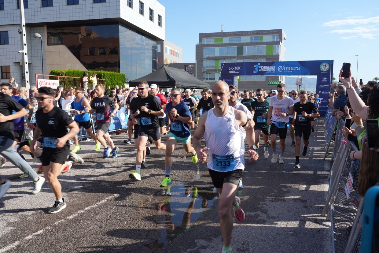 Búscate en las fotos de la Carrera de las Empresas en Castellón