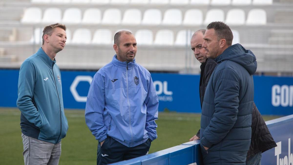 Tato, junto a Patrick Messow y Jordi Roger en el primer entrenamiento.