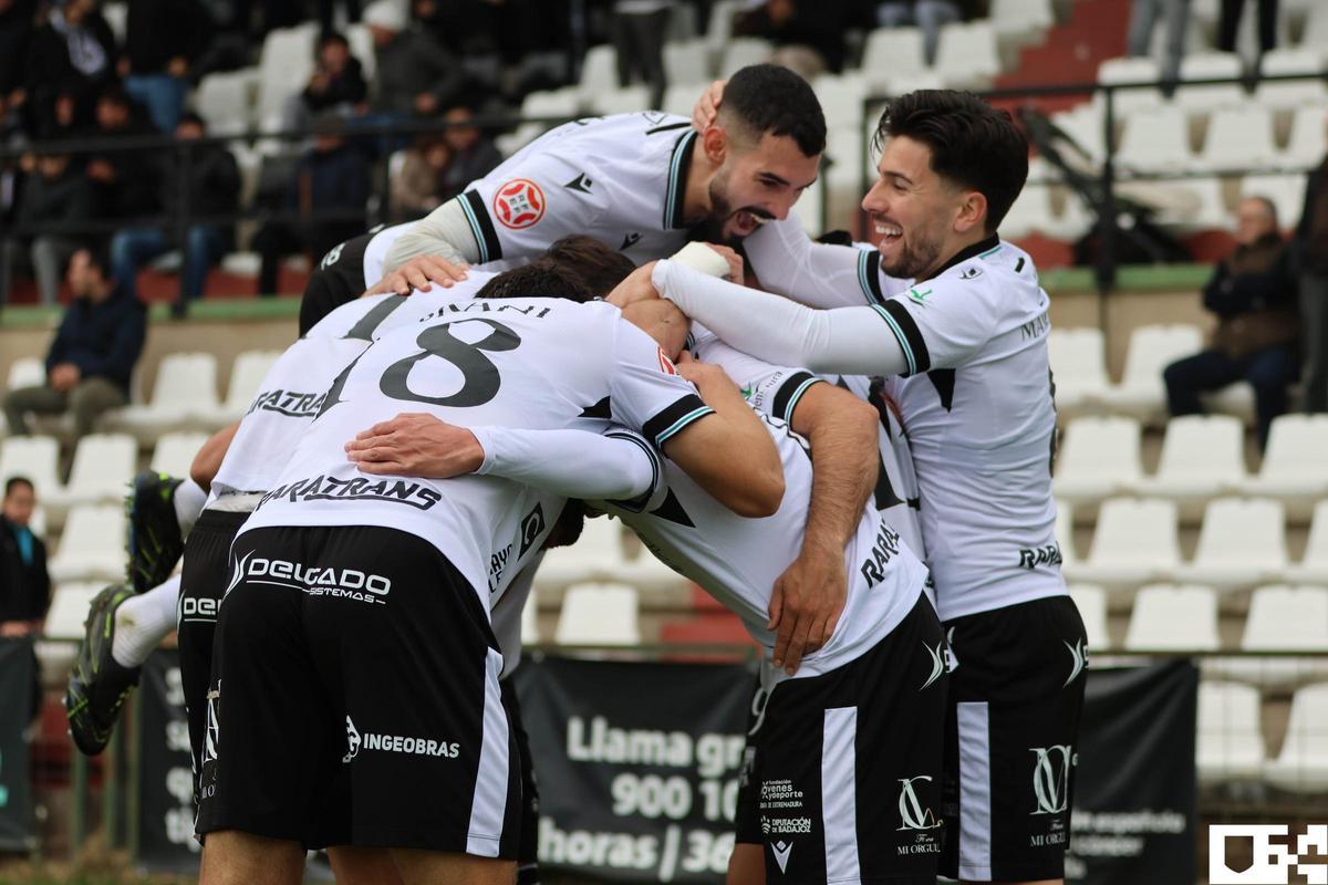 Celebración de un gol del Mérida en el último encuentro.