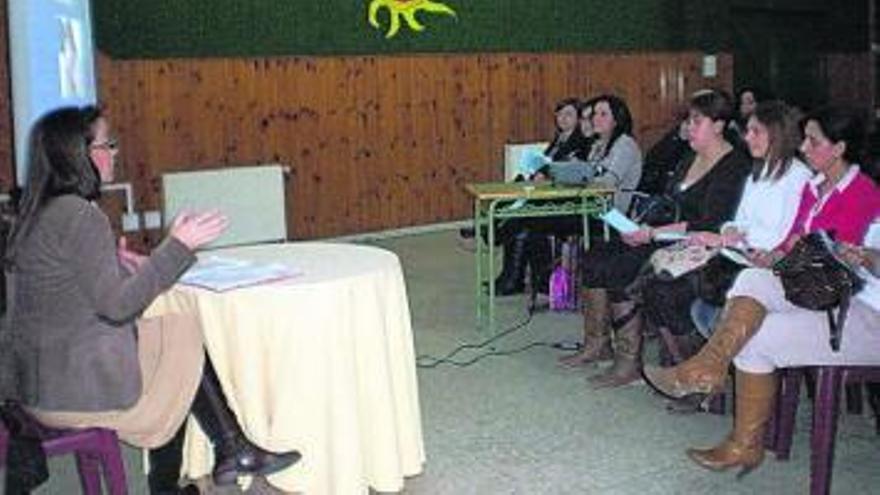 Eva Cánovas, durante la charla en la Escuela Infantil Sagrada Familia.