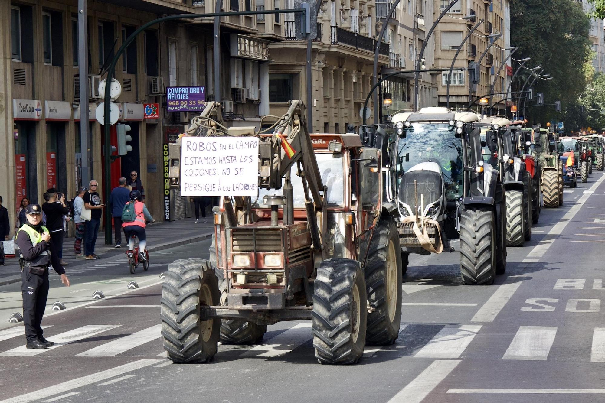 FOTOS: Los agricultores colapsan Murcia el 21F para protestar por la situación del campo