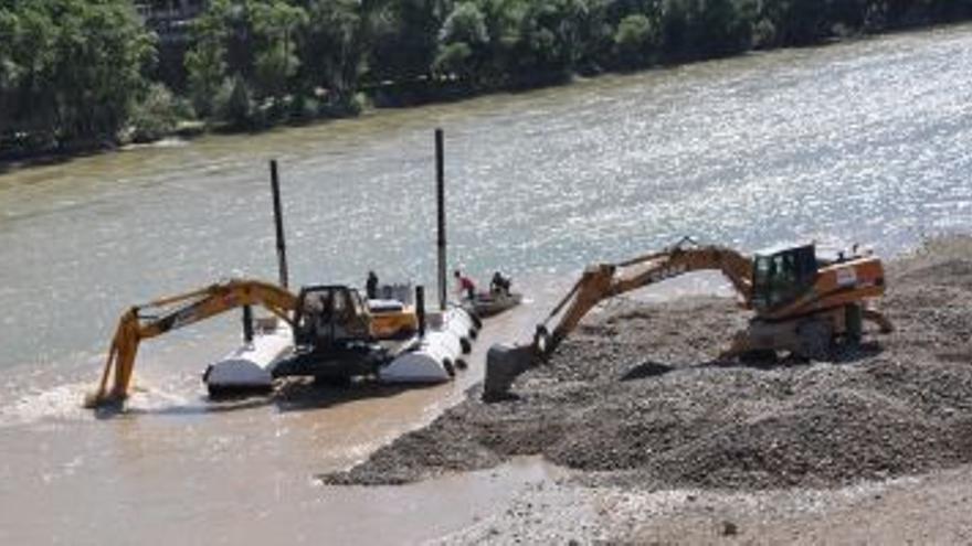 Varios colectivos muestran su rechazo al dragado del Ebro