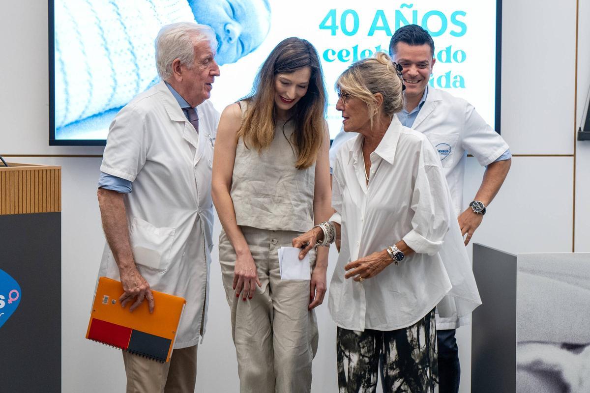 Rueda de prensa de la celebración del 40 aniversario del nacimiento de Victòria Anna, la primera niña probeta de España