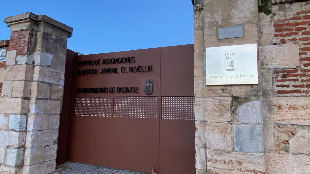 Albergue Juvenil El Revellín, cerrado desde 2017.