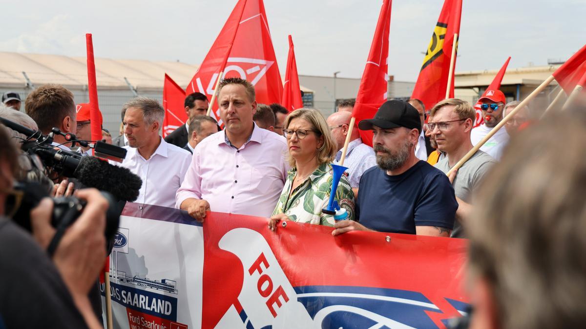 Anke Rehlinger, primera ministra del Sarre, en una protesta contra Ford en Saarlouis.