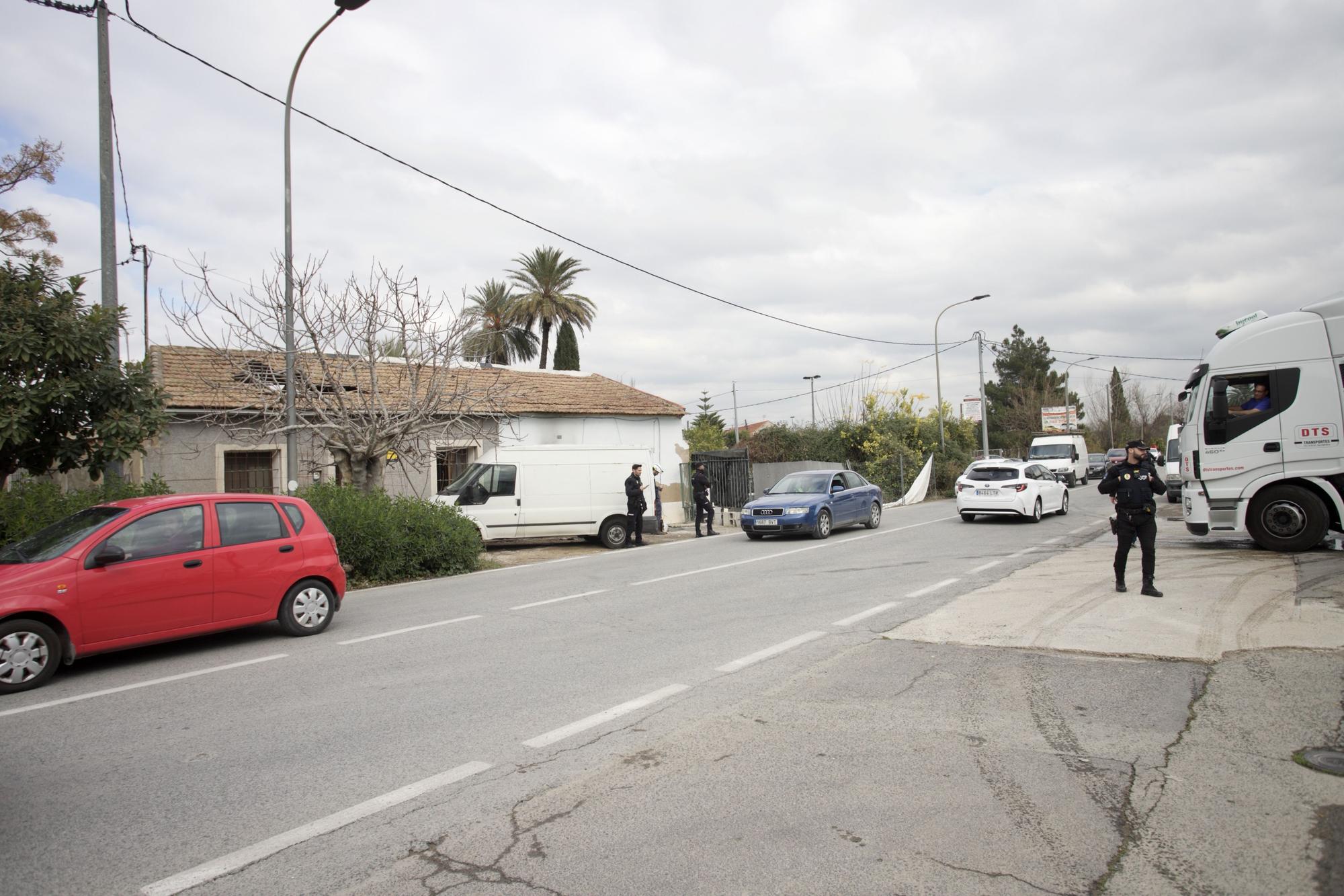 Descubren un arsenal de armas de guerra en una casa incendiada en Murcia