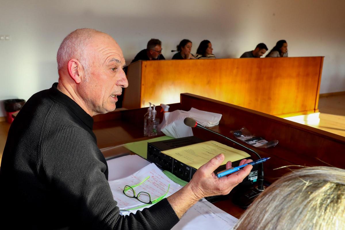 El alcalde de Catoira, Xoán Castaño, durante un pleno.