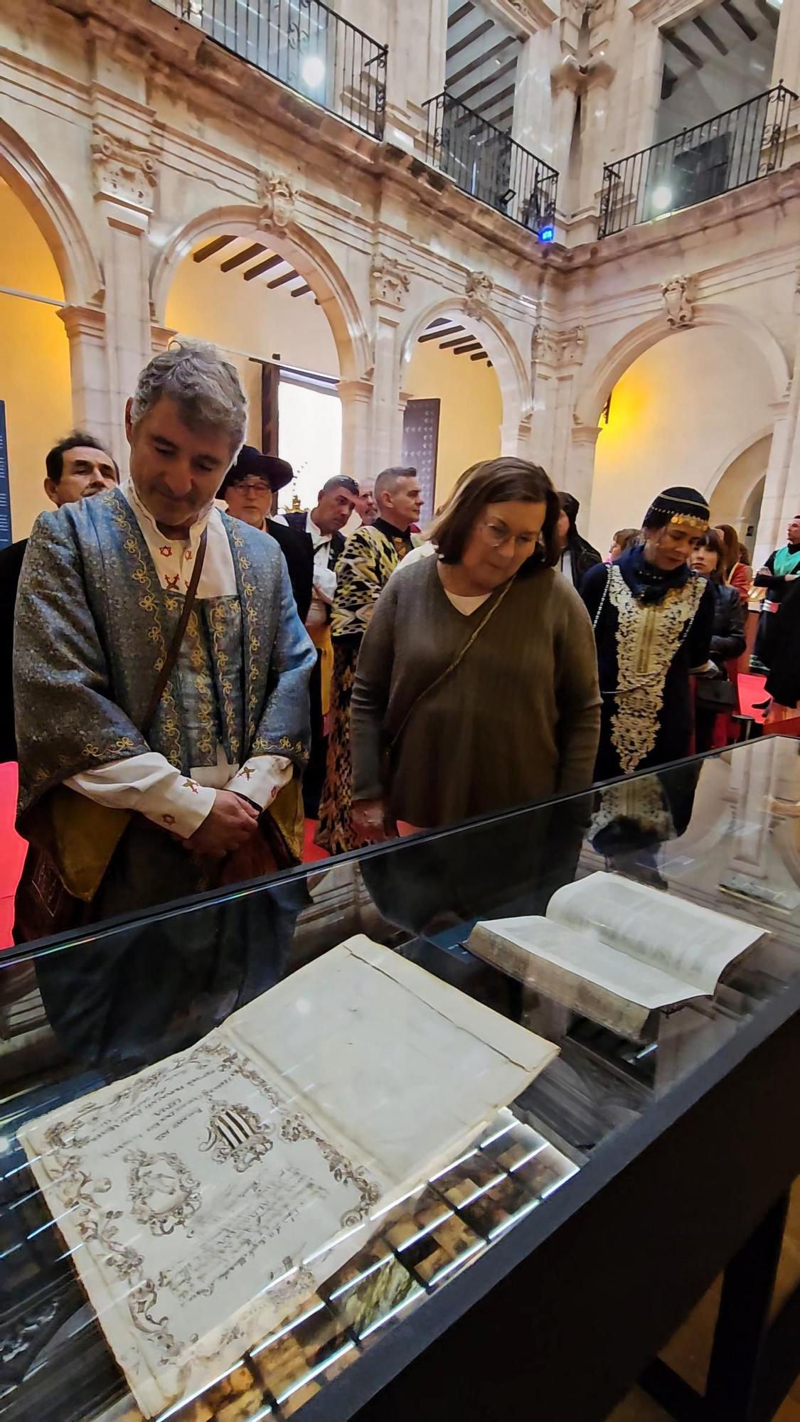 Una exposición ahonda en el simbolismo del Oriol como emblema de Orihuela