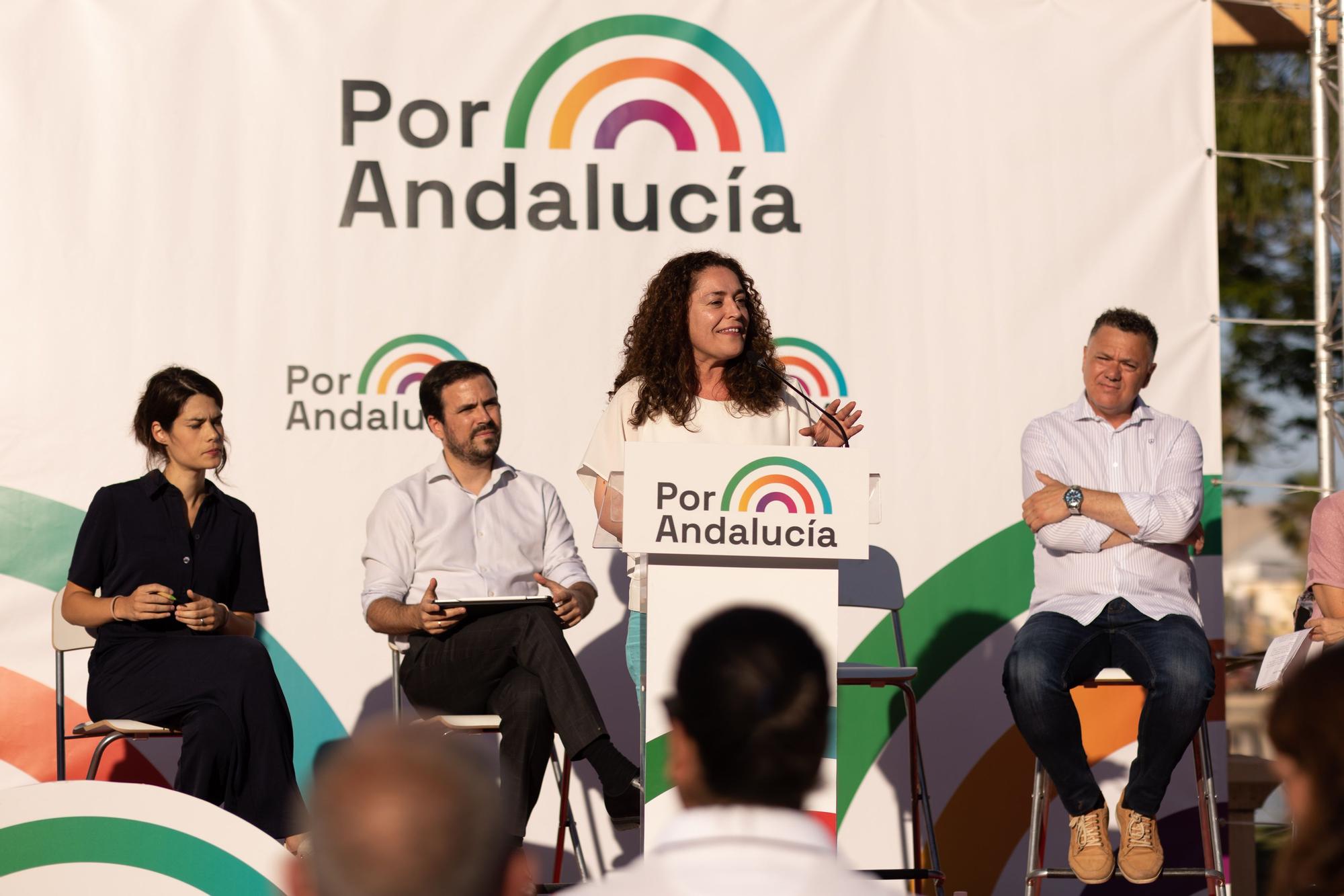 La candidata a la presidencia de la Junta de Andalucía de &quot;Por Andalucía&quot;, Inmaculada Nieto, interviene este miércoles durante un acto público del partido, en el Parque Huelín de Málaga, de cara a las elecciones al Parlamento de Andalucía de 2022 que se celebrarán el próximo 19 de junio.