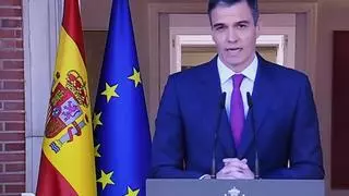 Vídeo | Gritos de celebración desde el interior de Moncloa mientras Sánchez anunciaba su continuidad