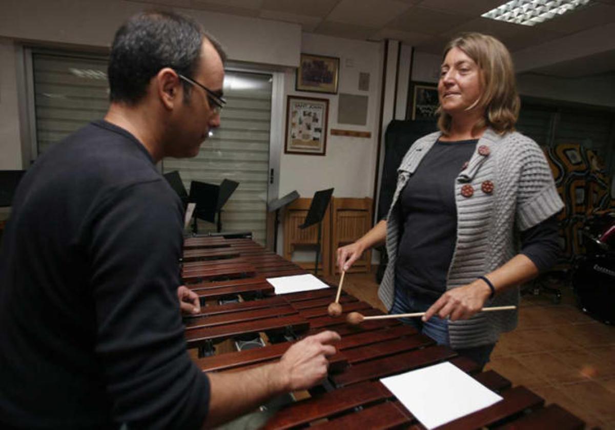 Mar Curt durante una clase de marimba en la que ya reconoce las distancias entre notas.