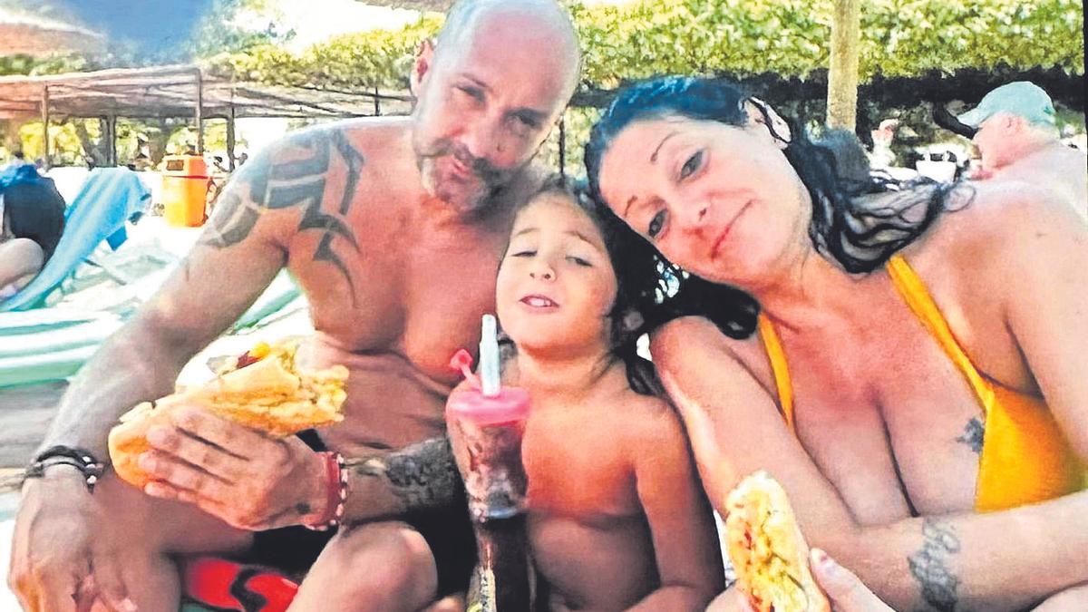 Jorge, Neizan y Raquel, en una imagen compartida por la familia.