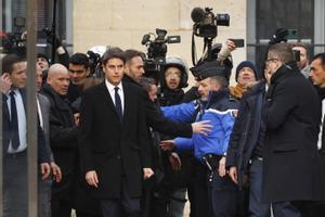 Gabriel Attal, de 35 años, se convierte en el primer ministro más joven de Francia