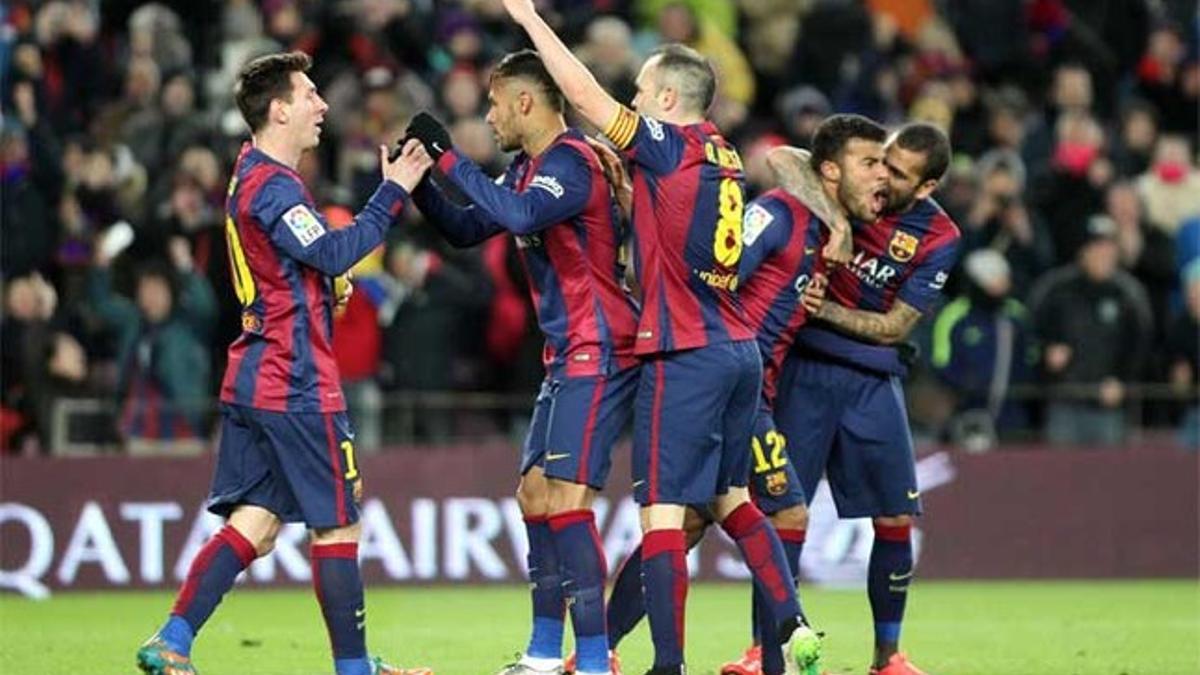 Los jugadores del Barça celebran uno de sus goles frente al Villarreal en el partido de la Liga 2014-15 en el Camp Nou