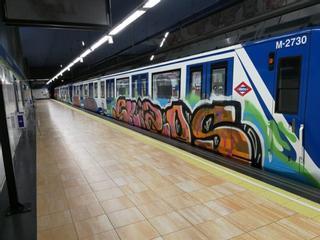 Intoxicados dos policías en un choque con grafiteros en el Metro